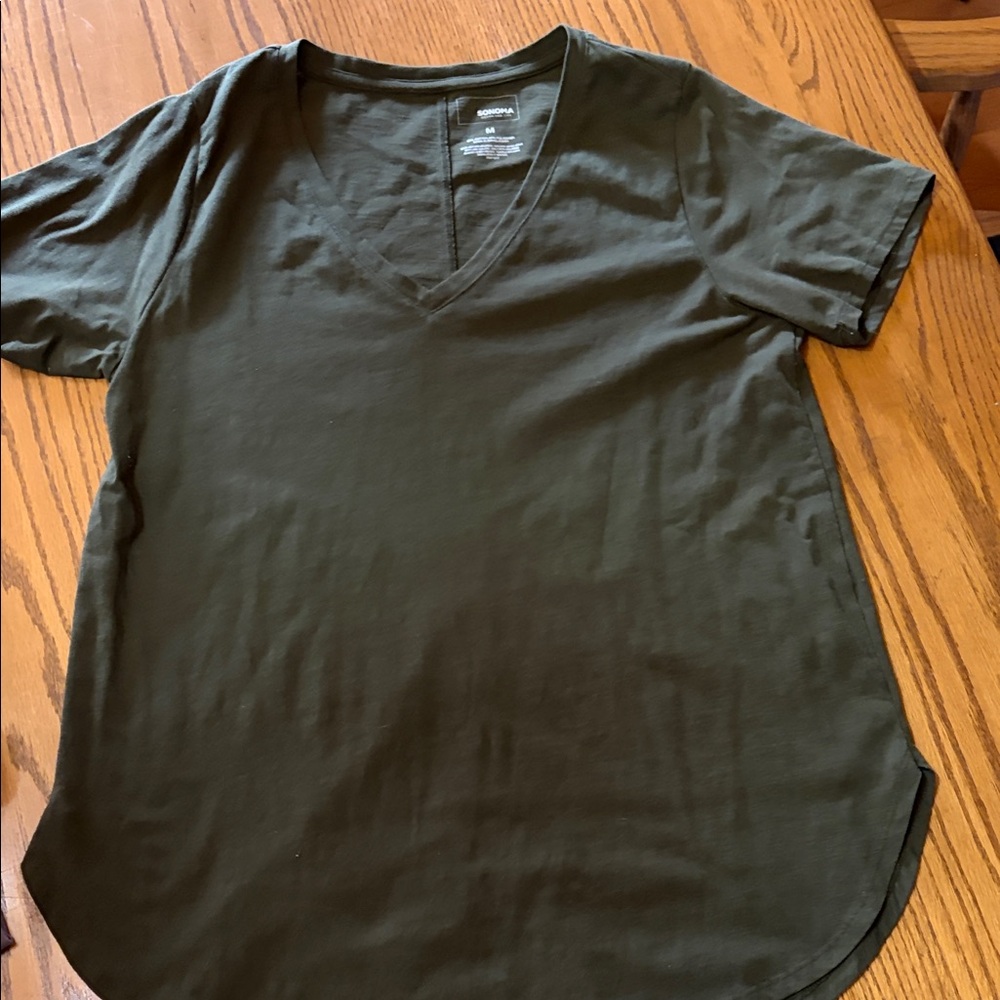 Assorted Women's Tops Collection - Picture 2 of 6